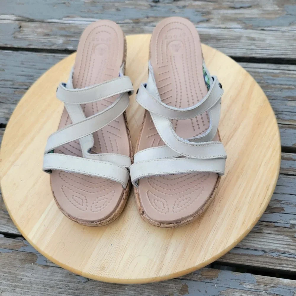 Crocs A-Leigh Women 9 US Cork Wedge Sandals Strappy Cream Neutral Open Toe Plaid